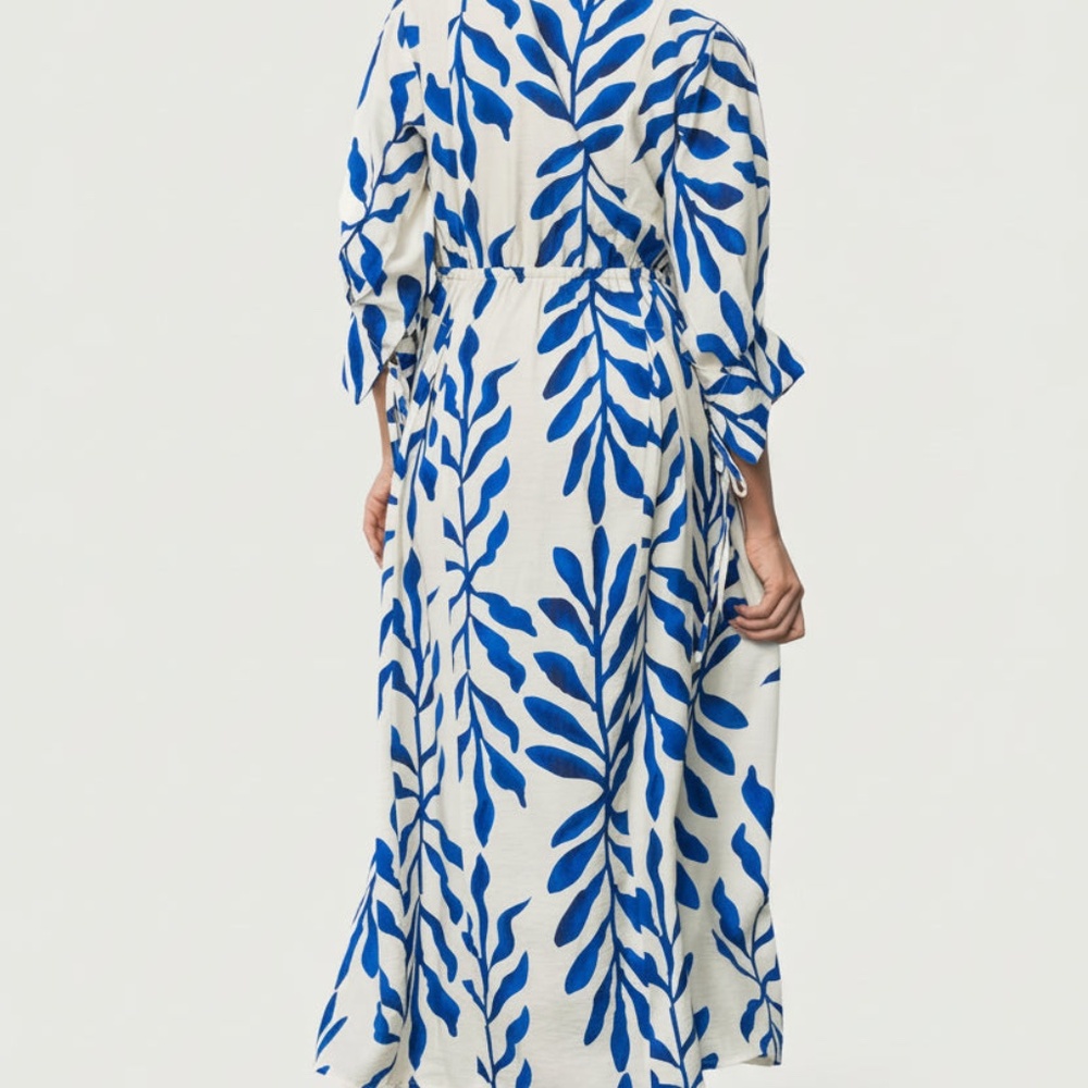 Baltic Born Málaga Midi Dress | Cobalt Print Size LL - Picture 3 of 5